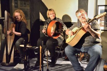 Duo Lautensang mit Sandra Gorczyza an der Harfe